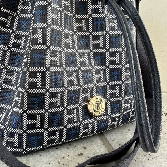 NWT Tommy Hilfiger Bucket Bag - Picture 5 of 9